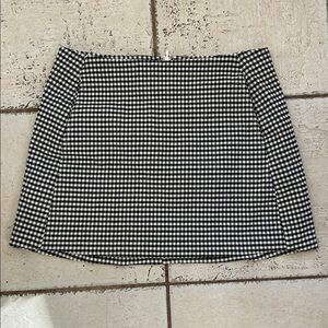 Cute Urban Outfitters gingham mini skirt size medium